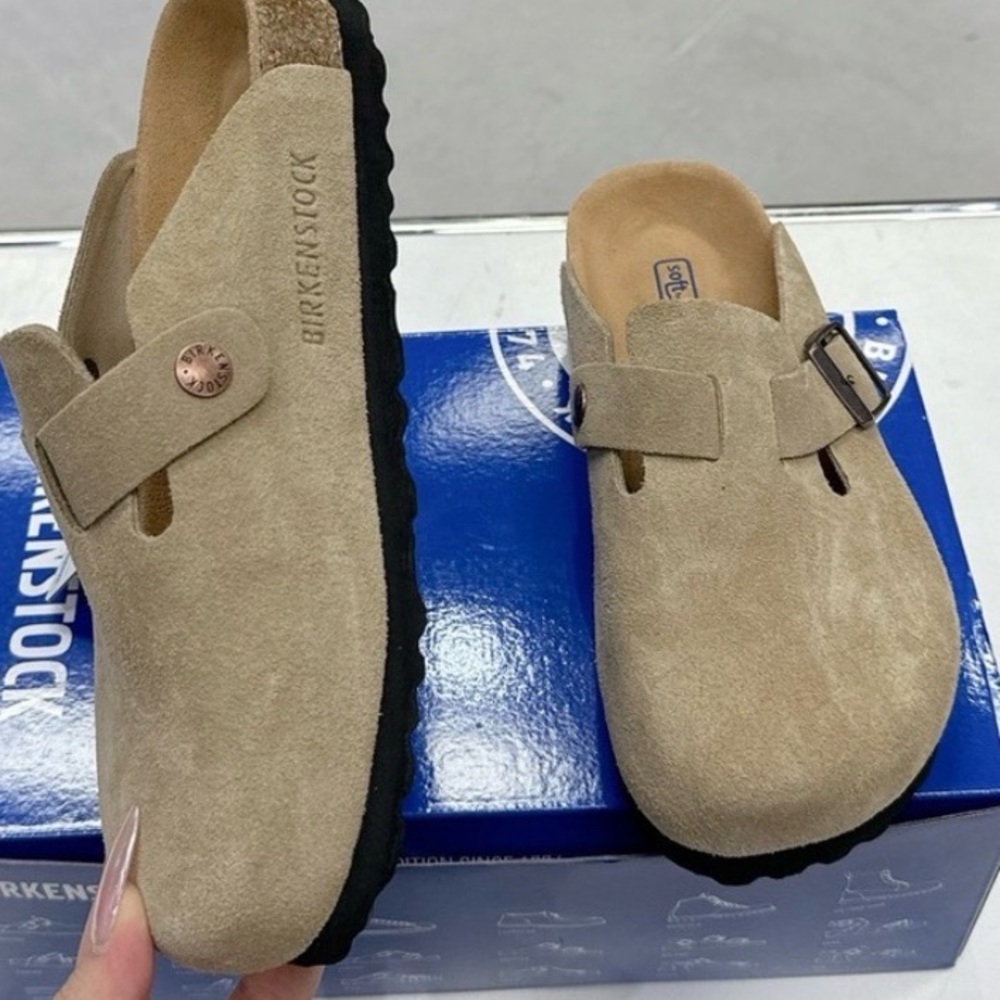 Birkenstocks NWT Suede clogs - Picture 8 of 8